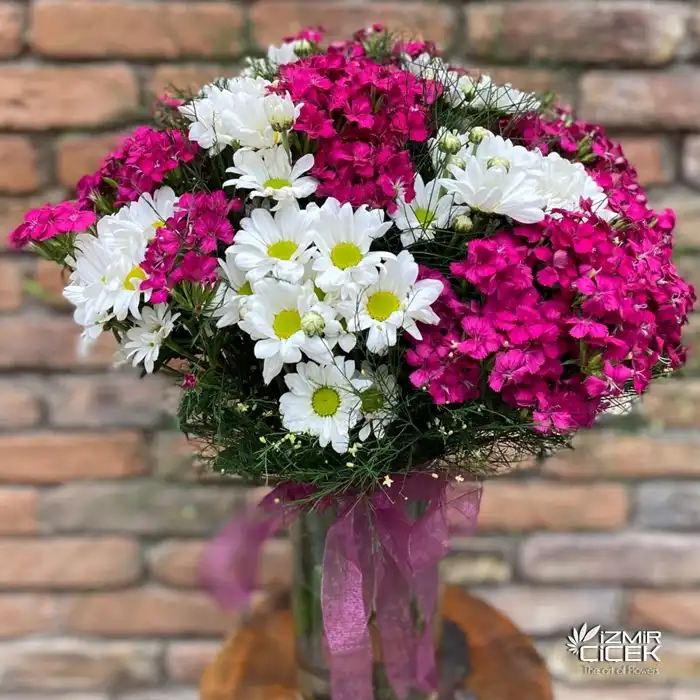 Vazoda Kır Çiçekleri
